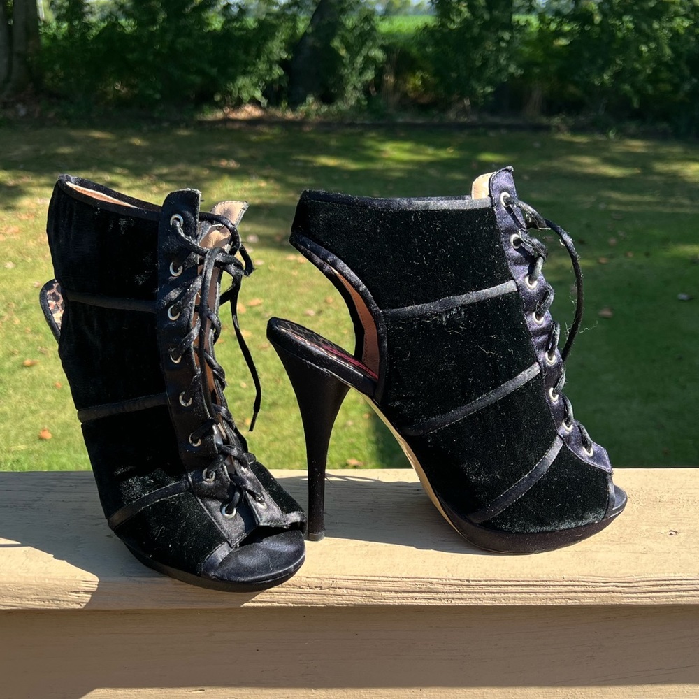 Velvet open toe/heel bootie heels size 10